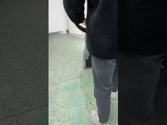 সংকীর্ণ অফিস পরিবেশে সহজেই মেঝে পরিষ্কার